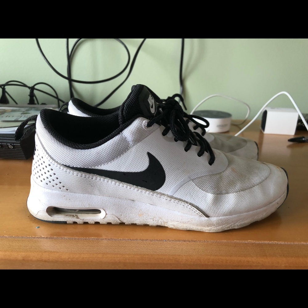 White Nike Air Max Thea